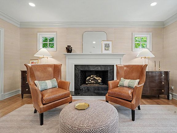 4th image of 1203 Sussex Ct