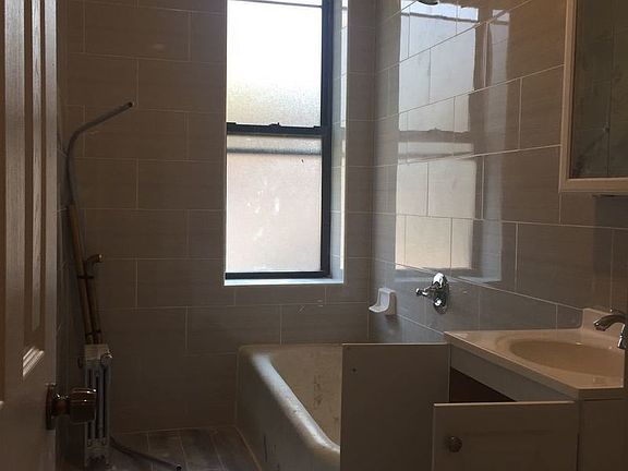 4th image of 285 Hawthorne St APT 212