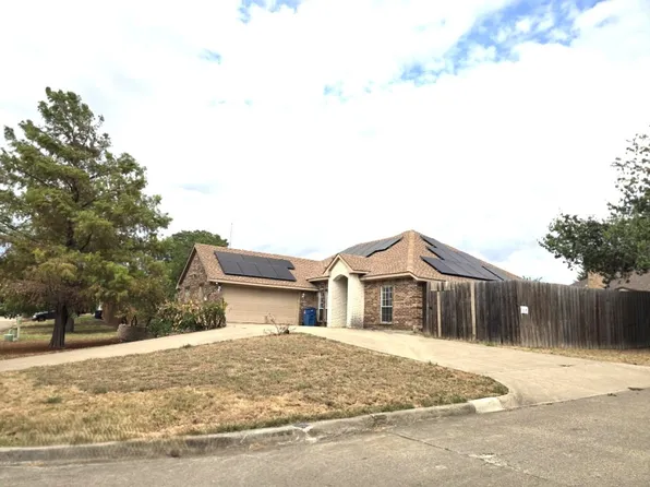 1406 Chancellor Dr, Kaufman, TX 75142