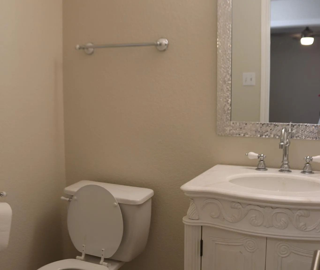3 bed, 2.5 bath, 1800 sqft, $2,140 — Photo 4
