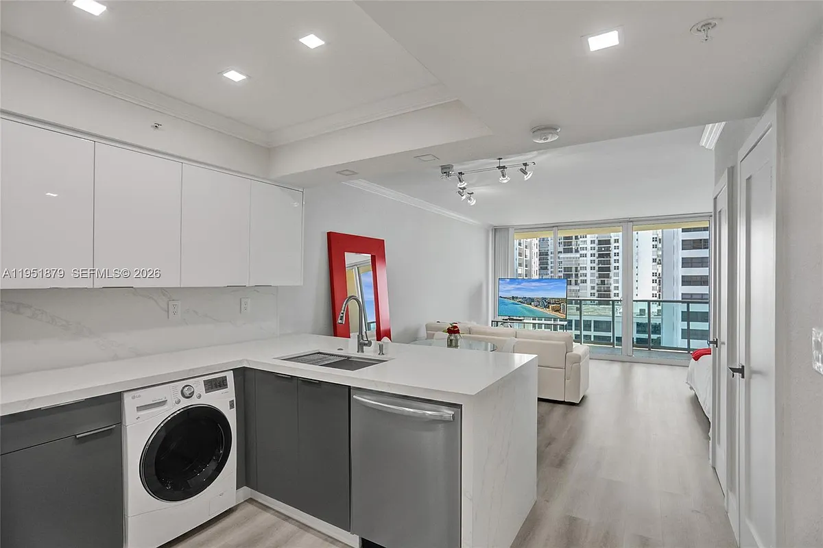 Building Photo - 2501 S Ocean Dr #704
