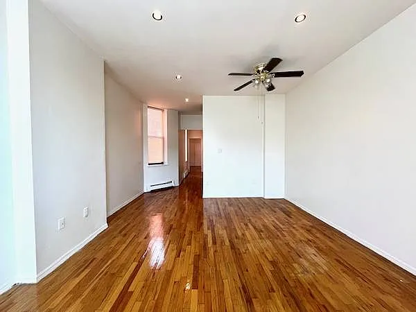 924 Hancock Street — Photo 4
