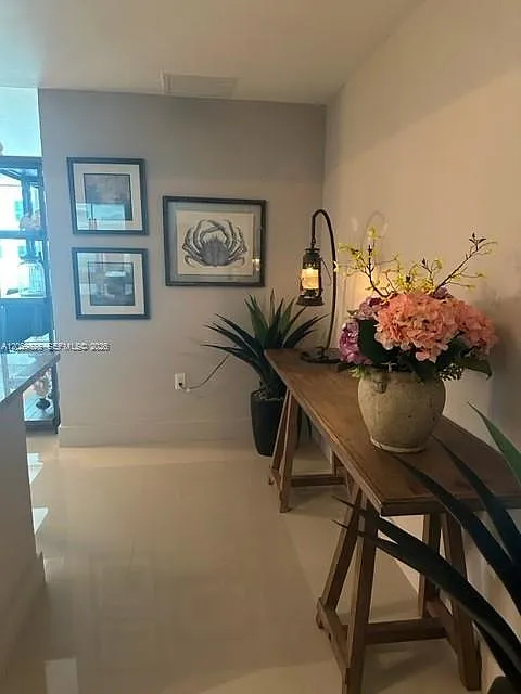 2 bed, 1101 sqft, $4,800 — Photo 2