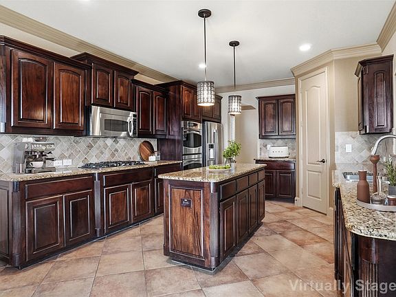 3rd image of 4840 Exposition Way