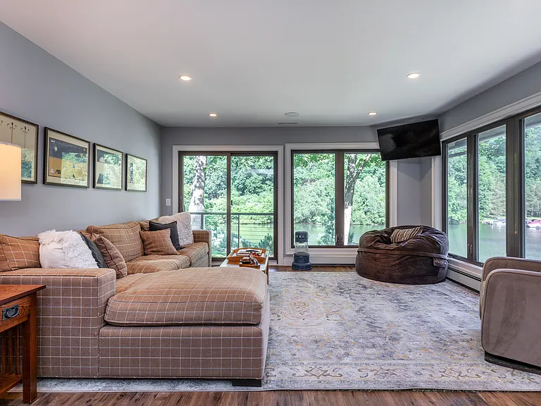 8 Cedar Point Dr — Photo 11