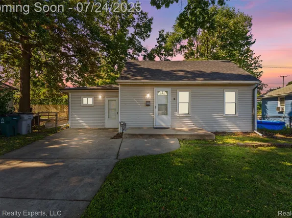 326 W Granet Ave, Hazel Park, MI 48030