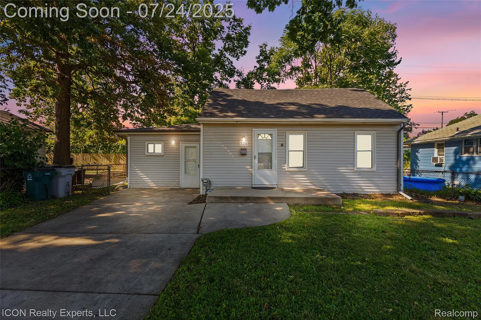 326 W Granet Ave photo 1