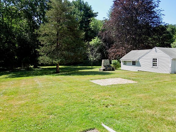 3rd image of 2 Briarwood Ct