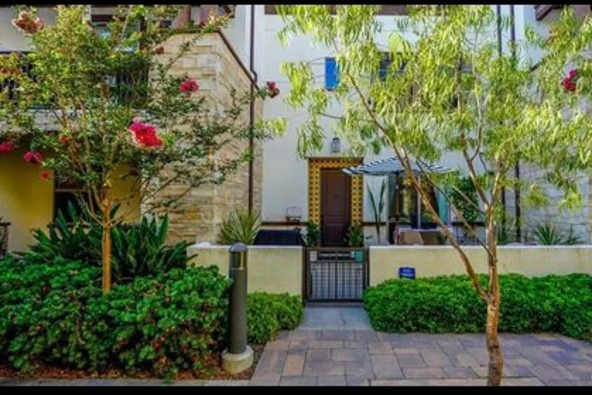 3 bed, 3.5 bath, 1787 sqft, $3,950 — Photo 1