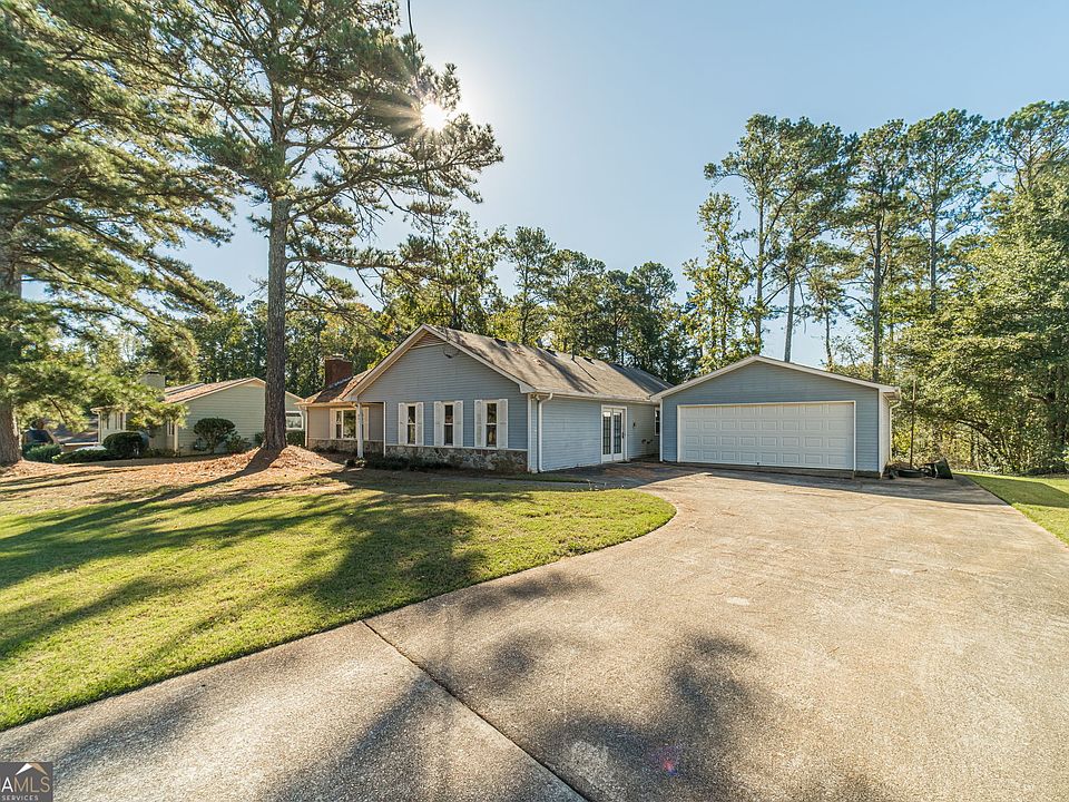 1st image of 801 Greenwood Trl SE