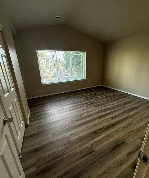 157 NW Marshall Dr — Photo 5