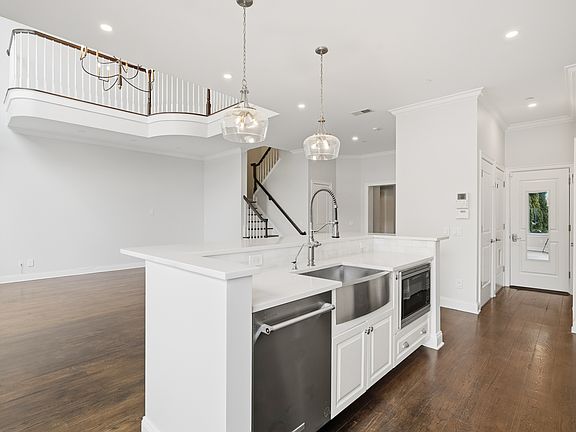 5th image of 21 Rivers Edge Dr #21