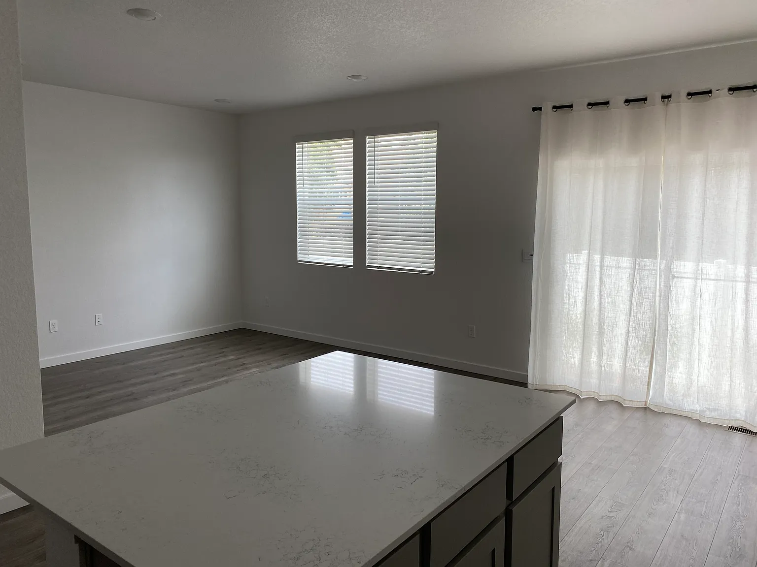 3 bed, 2.5 bath, 1490 sqft, $2,450 — Photo 4