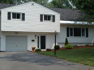 13 Limetree Ln, Liverpool, NY 13090