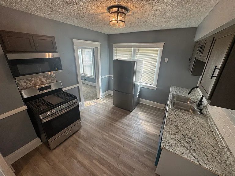 11802 Forest Ave #B — Photo 6