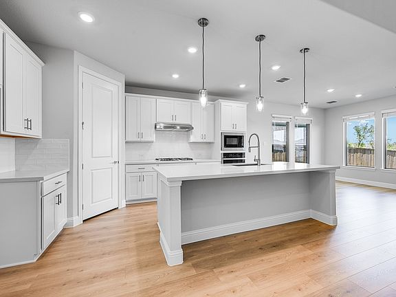 4th image of 522 Bull St