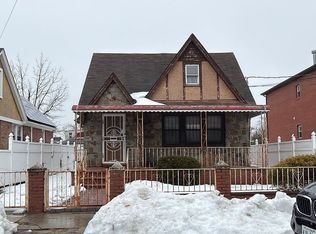 135-15 220th Pl, Springfield Gardens, NY 11413