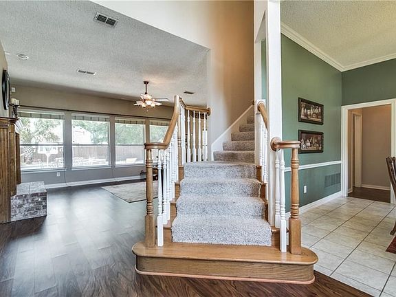3rd image of 2424 E Windsor Dr