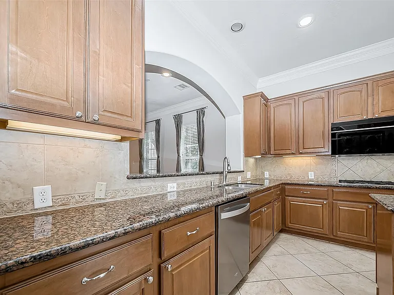 1522 Olive Park — Photo 9