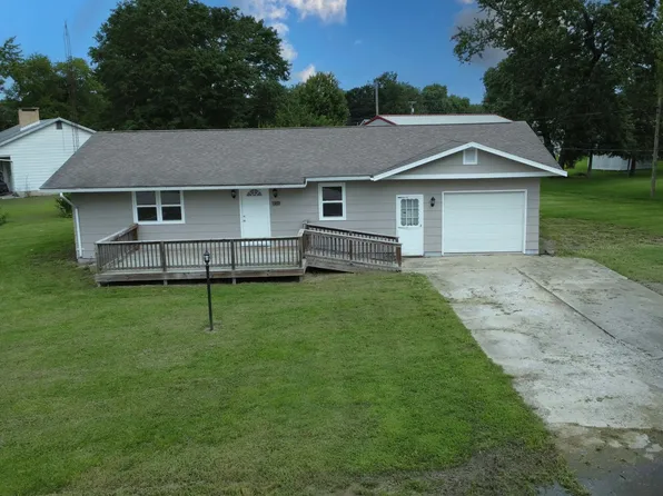202 N Madison St, Watseka, IL 60970