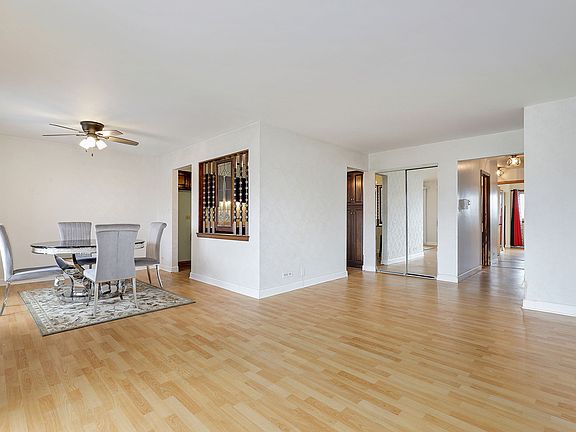 4th image of 4321 Lindenwood Dr APT 3E