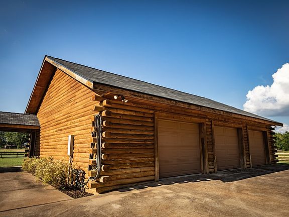 4th image of 411 County Road 818