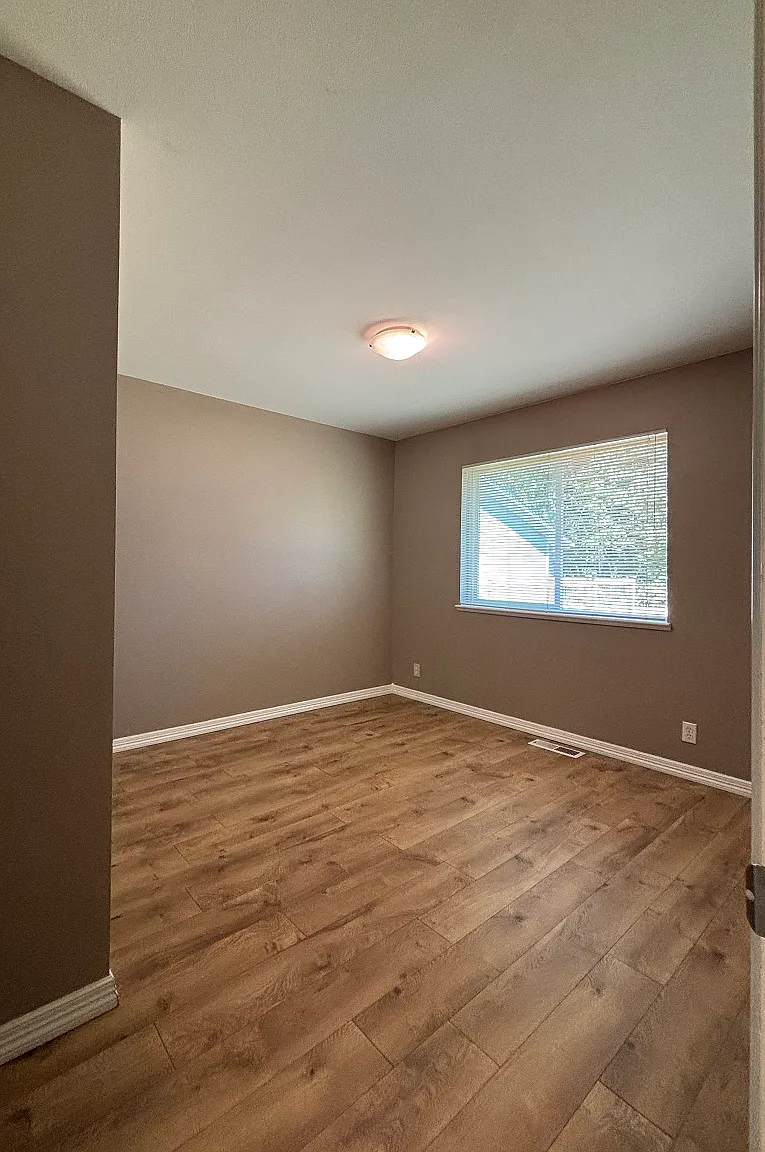 3 bed, 1200 sqft, $2,050 — Photo 3