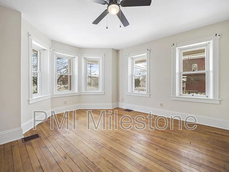 4 bed, 2.0 bath, 1840 sqft, $2,450 — Photo 3