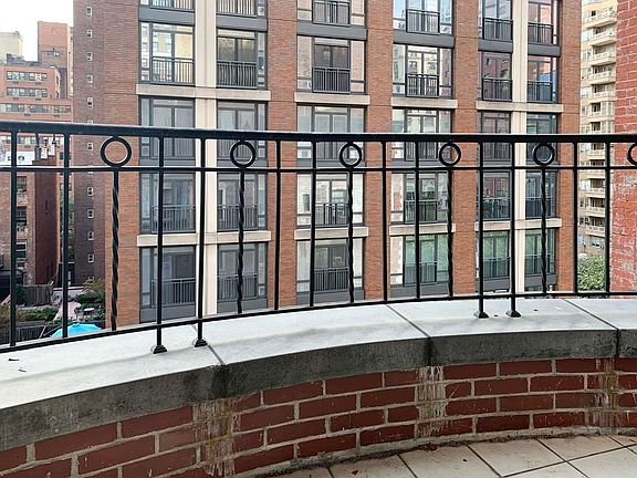 4th image of 49 Park Ave APT 4D