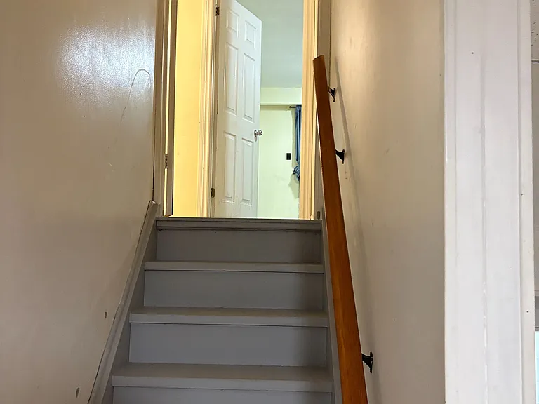 299 Goldenwood Rd #LOWER — Photo 10