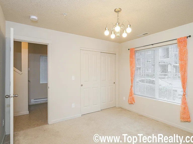 477 NW Edgeway Dr — Photo 14