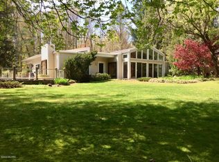 13870 Rea Ave, Three Oaks, MI 49128