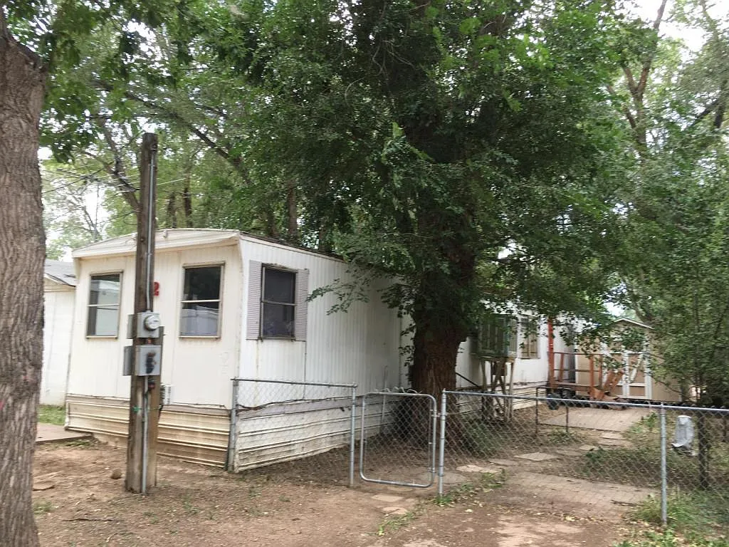 1611 Cedar Ave photo 1