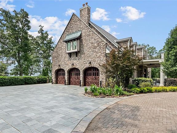 2nd image of 530 Sierra Trace Rd