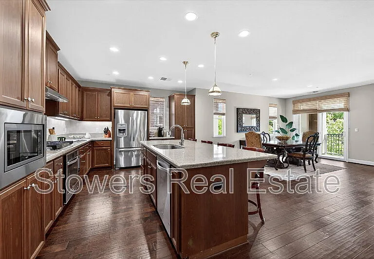 3273 Central Pkwy — Photo 3