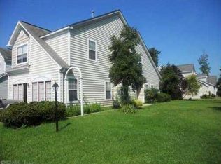 100 Rollins Way, Yorktown, VA 23692