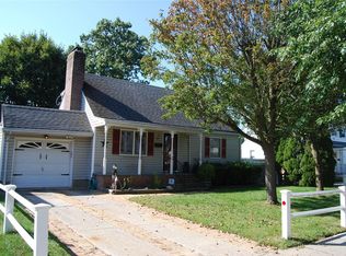 11 Inwood Rd, Glen Cove, NY 11542