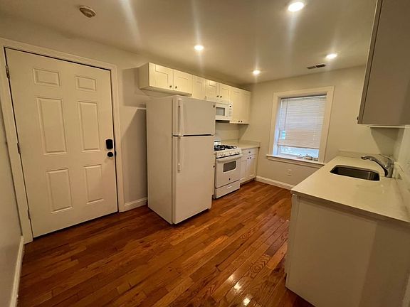 5th image of 70 Bellingham St #1B