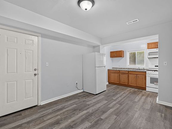 2nd image of 201 57th St NE APT 1