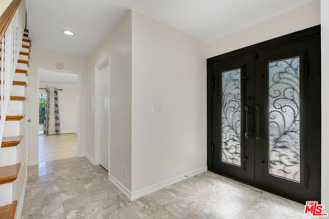 5 bed, 3.0 bath, 2577 sqft, $8,500 — Photo 3