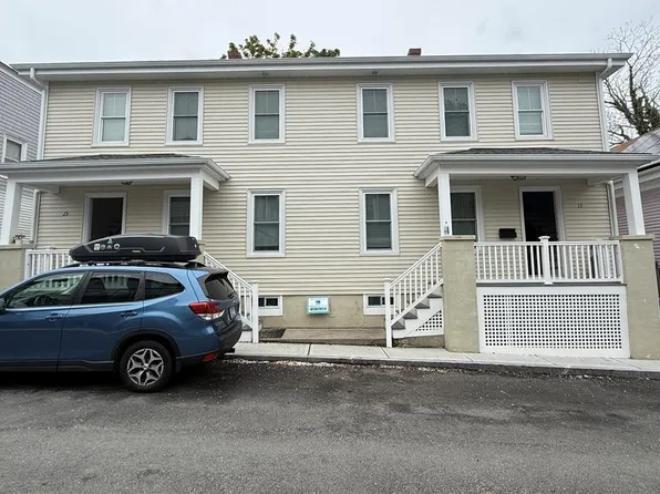 15 Kilburn Ct, Newport, RI 02840