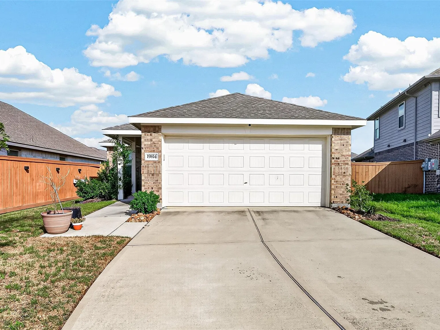 3 bed, 2.0 bath, 1350 sqft, $1,800 — Photo 2