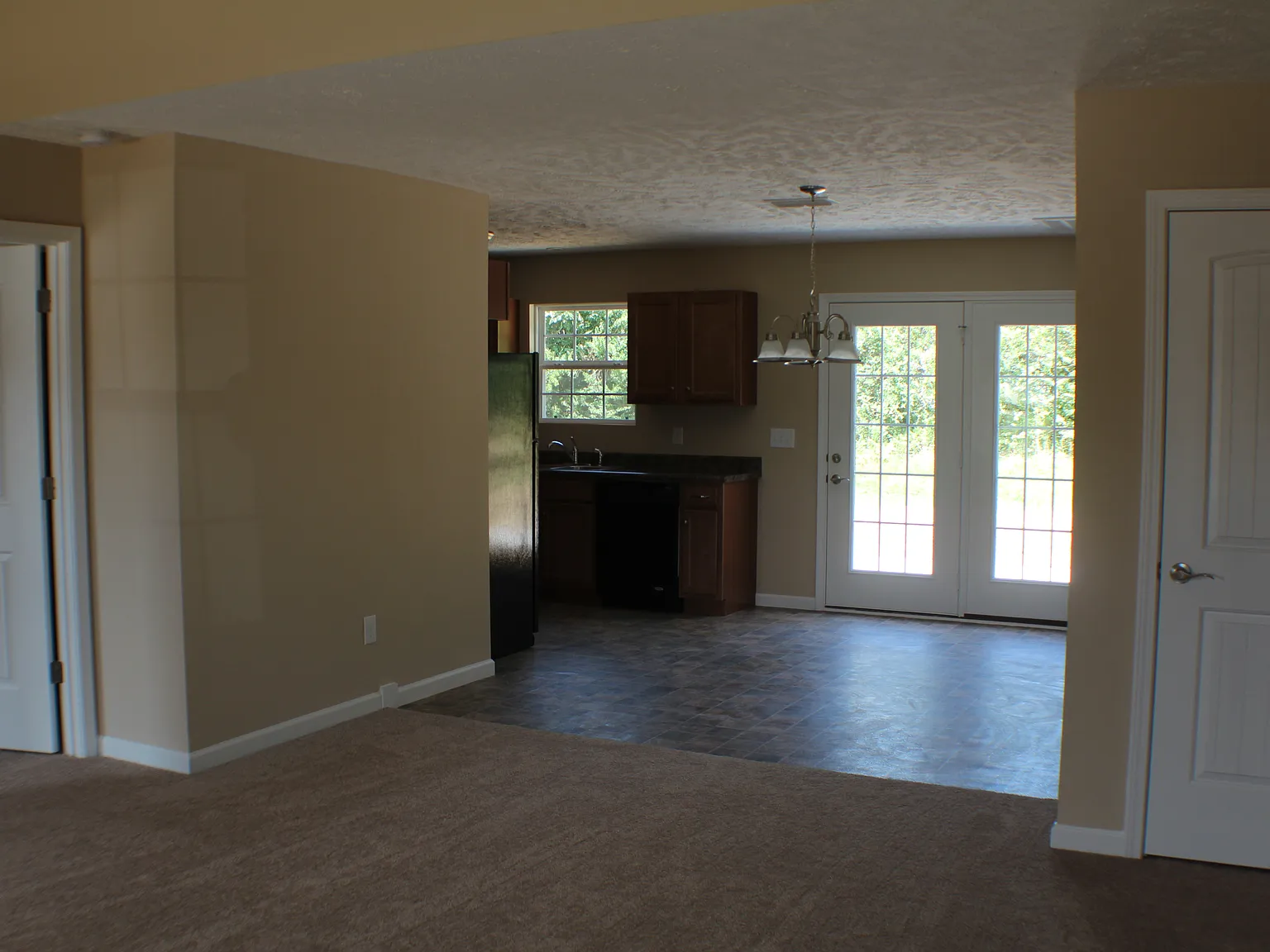 5 bed, 1800 sqft, $2,350 — Photo 2