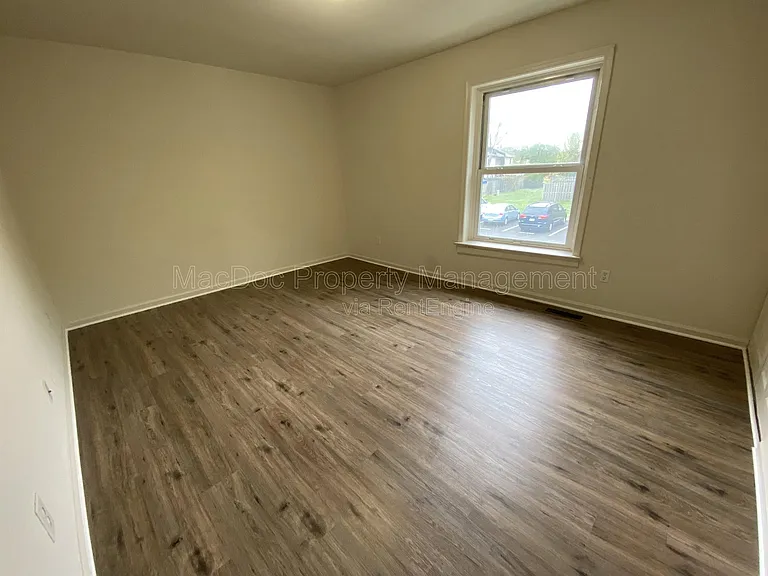 809 Denton Cir — Photo 10