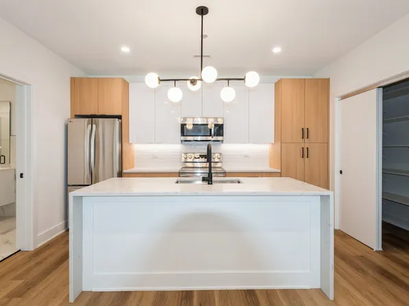 1442 W Fillmore St #503, Chicago, IL 60607