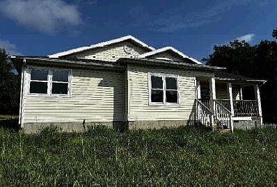1st image of 118 Brooks Ln