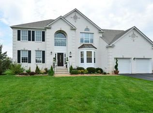 23 Macfarlane Cir, Monroe Township, NJ 08831
