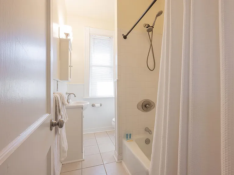 113 N Robinson St — Photo 11