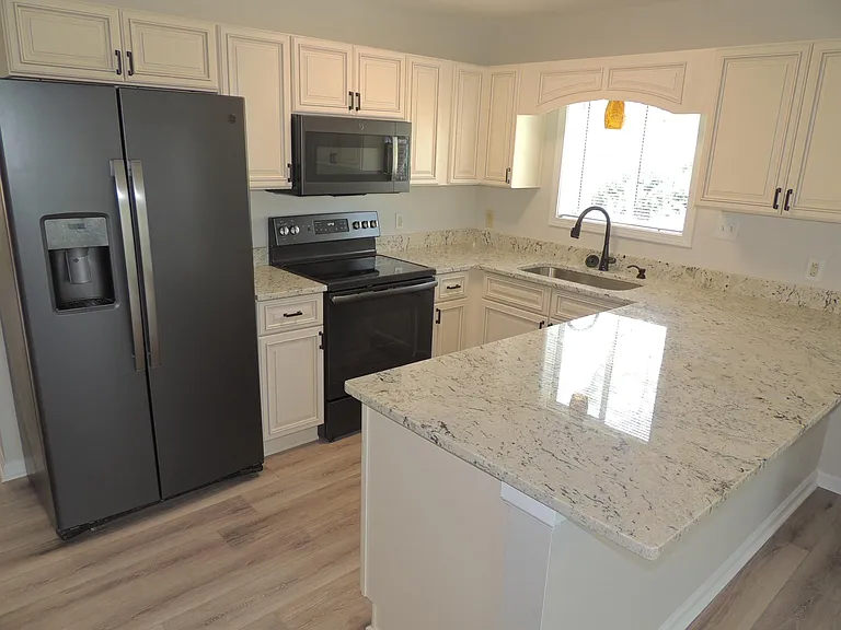 925 Fairwood Lakes Ln #25-A — Photo 6