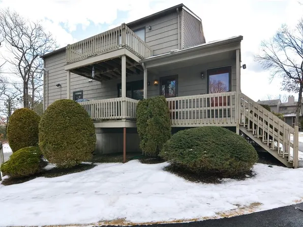 2301 Pinewood Dr, Smithfield, RI 02917